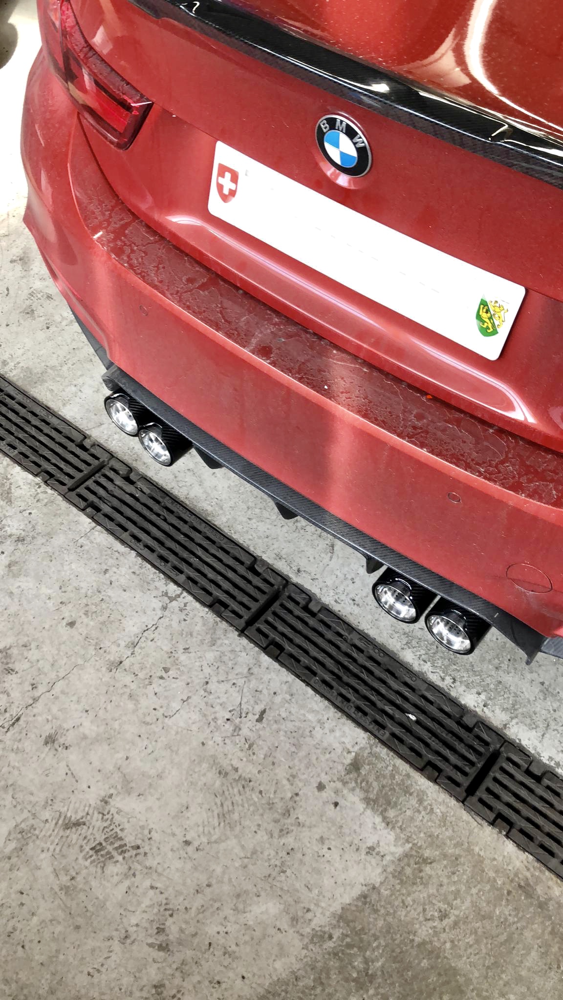 BMW M3 M4 F80/F82/F83 4Stück M-Performance Auspuffblenden – Bild 2