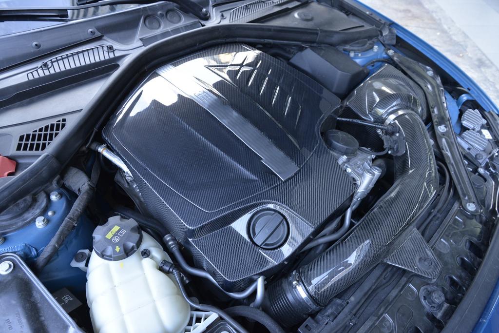 BMW F87 M2 Carbon Motorabdeckung – Bild 4