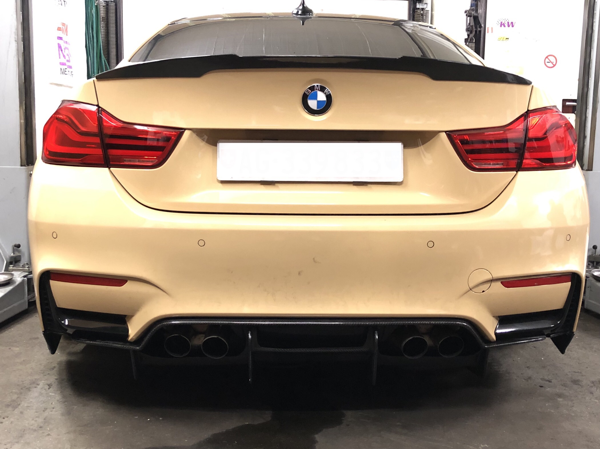 BMW F80 M3 F82/F83 M4 4-teiliger Carbon Diffusor – Bild 4